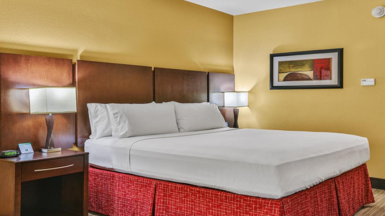 Holiday Inn Express & Suites Houston South - Near Pearland By Ihg Екстериор снимка