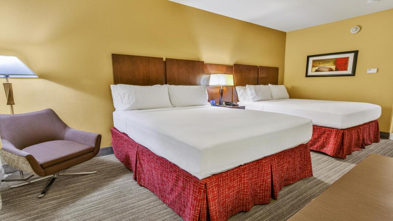 Holiday Inn Express & Suites Houston South - Near Pearland By Ihg Екстериор снимка