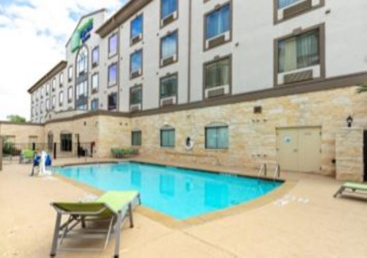 Holiday Inn Express & Suites Houston South - Near Pearland By Ihg Екстериор снимка