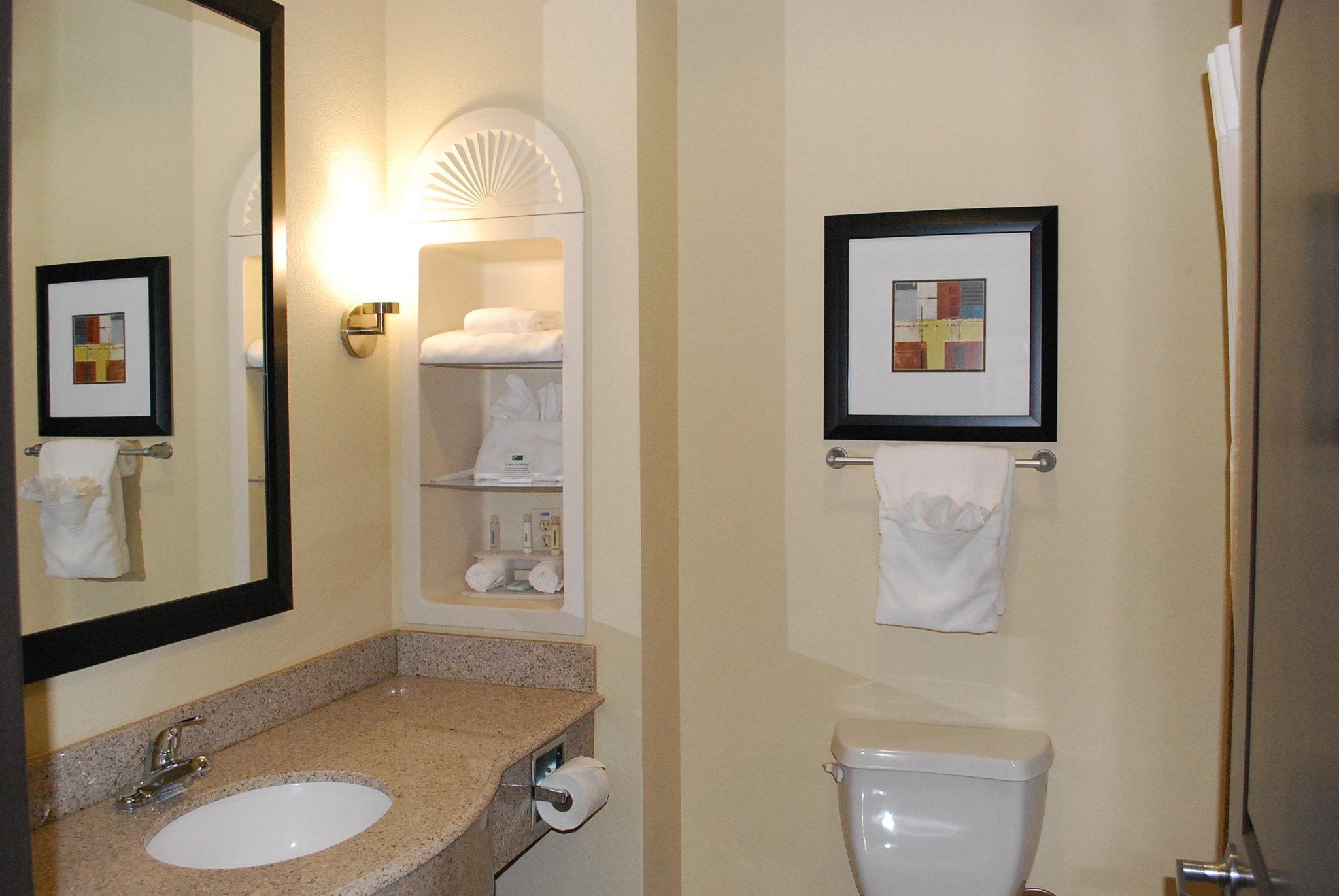 Holiday Inn Express & Suites Houston South - Near Pearland By Ihg Екстериор снимка