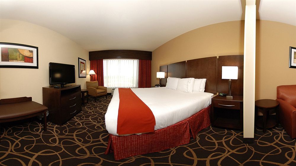 Holiday Inn Express & Suites Houston South - Near Pearland By Ihg Екстериор снимка